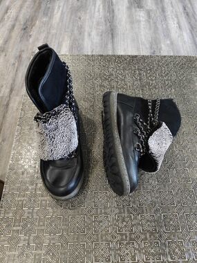 Wanderlust Danette Black Winter Ankle Boots with Gray Shearling Cuff Size 10
